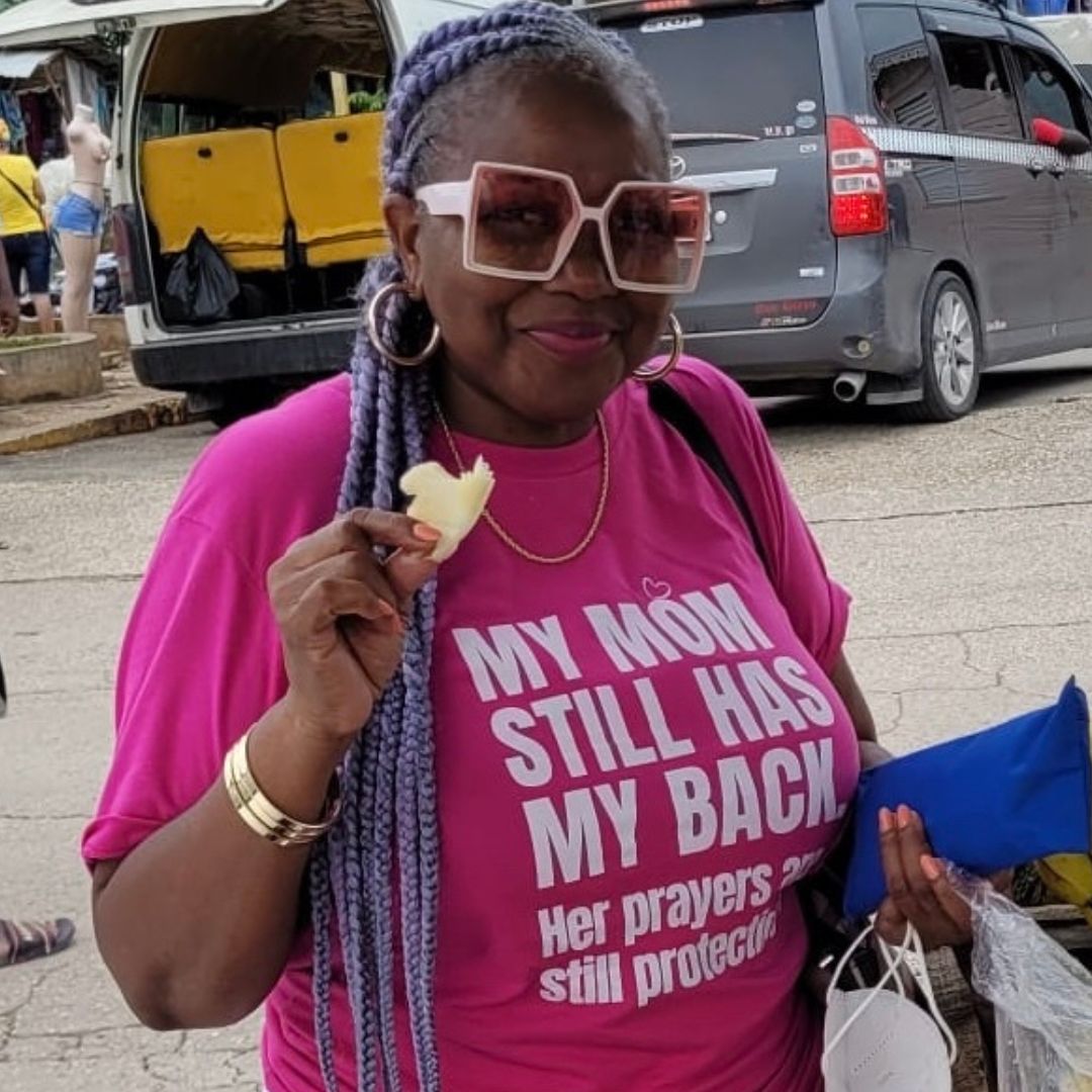 MY MOM STILL HAS MY BACK UNISEX TEE